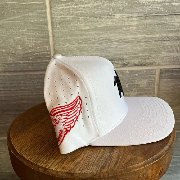 🆕 NWT Waggle Snapback Hat – Minnesota Northern Wings AAA Hockey – White - Picture 4 of 7